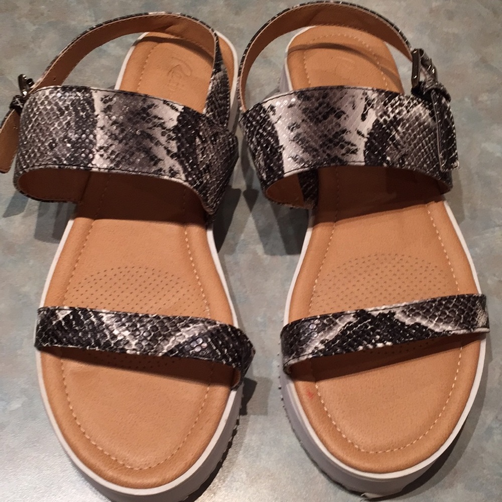 Reitmans snake print sandals